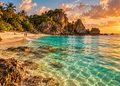 A combinação de falésias e mar tranquilo cria uma paisagem que atrai visitantes ao longo do ano - IMAGEM ILUSTRATIVA