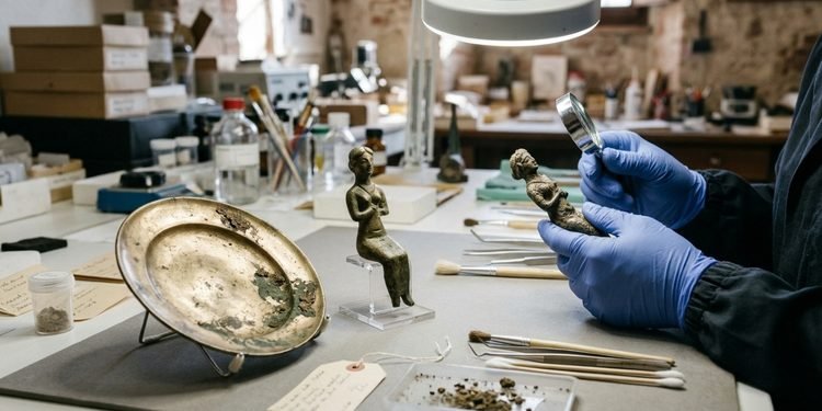 A combinação de objetos e restos humanos levantou dúvidas sobre o verdadeiro significado daquele espaço