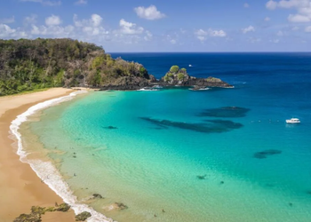 Baía do Sancho, Fernando de Noronha // Créditos: depositphotos.com / contato@caciomurilo.com.br