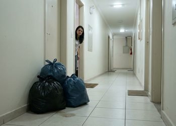 Um hábito que parecia inofensivo acabou causando incômodo para quem divide o mesmo andar.