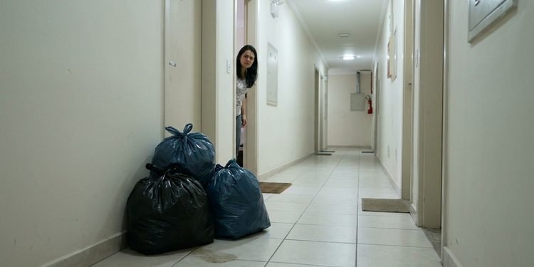Um hábito que parecia inofensivo acabou causando incômodo para quem divide o mesmo andar.