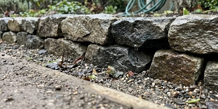 Pedra seca para muretas decorativas com limites de segurança