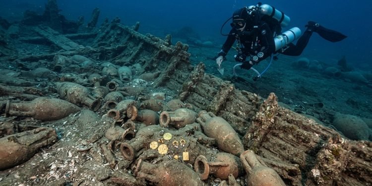 O conjunto de objetos valiosos ajuda a levantar hipóteses sobre quem estava a bordo da embarcação