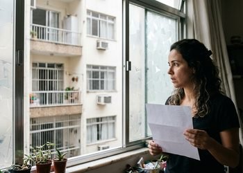 A convenção e o regulamento ajudam a verificar o que o condomínio considera alteração visível da fachada