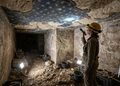 A decoração preservada ajudou os pesquisadores a investigar a história de uma antiga construção funerária.