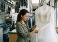 Fotos do casamento podem mostrar com detalhes como eram o cinto e os bordados originais